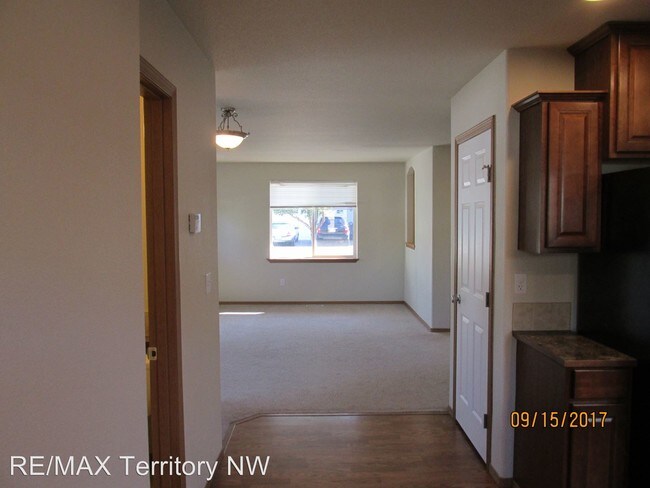 Building Photo - 3 br, 2.5 bath Apartment - 360 Helen Street