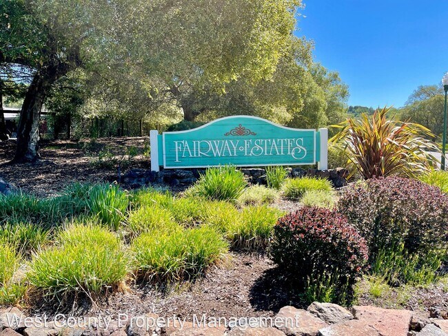 Building Photo - 4 br, 3 bath House - 4760 Woodview Dr