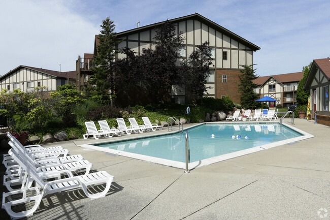 Heated Swiming Pool - Sutton Club Apartments