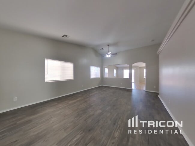 Building Photo - 3332 W Wayland Dr