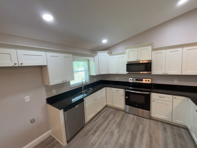 Building Photo - 7110 N Westbrook Way