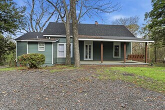 Building Photo - 1010 Sandfort Rd