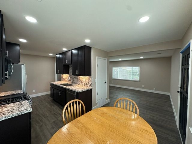 Building Photo - 111 Francisco Villa Dr