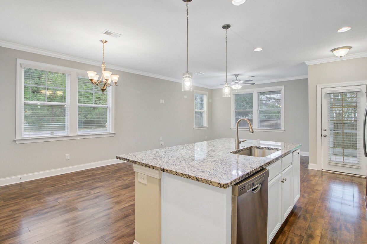 Foto del edificio - 4103 Rigsby Ln