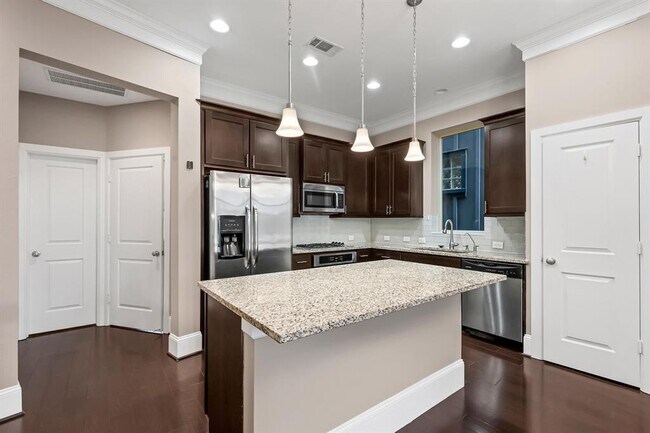 Building Photo - 1812 Dennis St