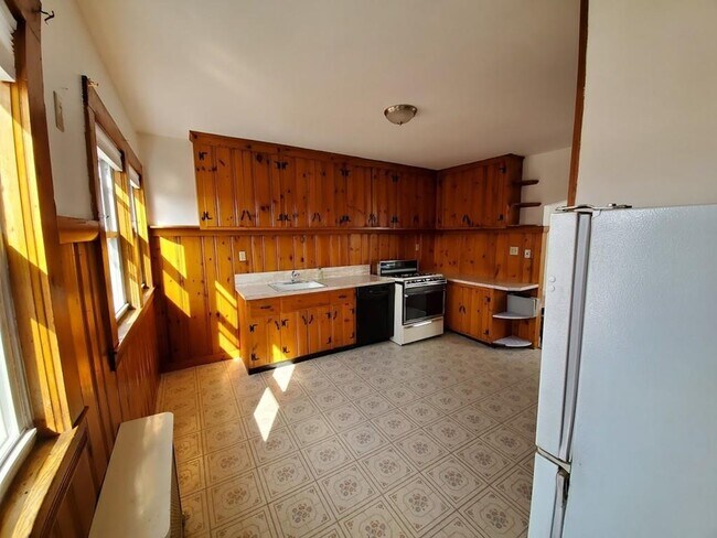 Building Photo - 256 American Legion Hwy