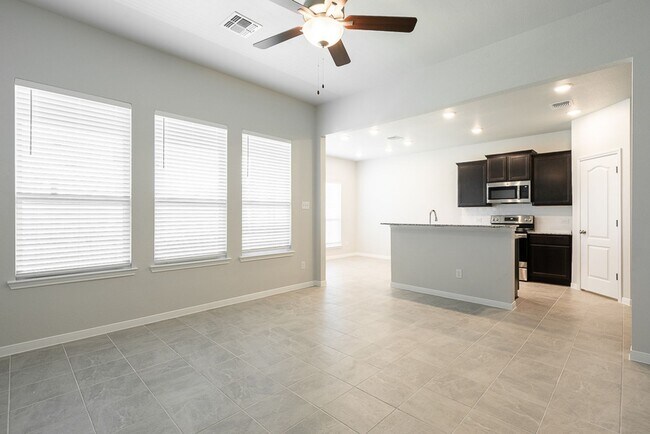 Foto del edificio - Pre-Leasing Now for Mid-July – Westfield C...