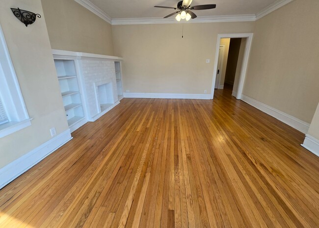 Building Photo - 4021 N Mozart St