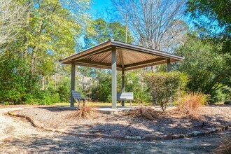 Building Photo - 14 Guinevere Pl