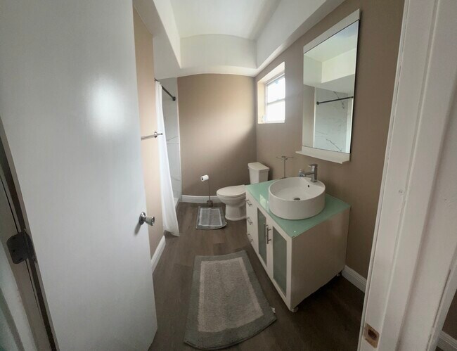 Foto del edificio - 880 NW 72nd Ter