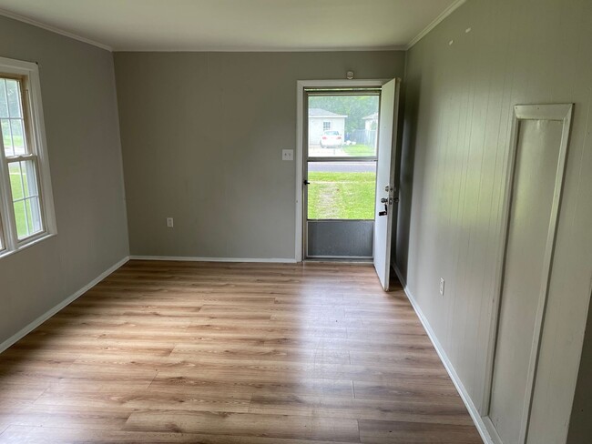 Building Photo - Remodeled 3 bedroom Home