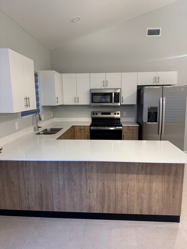 Foto del edificio - 608 Oriole Rd