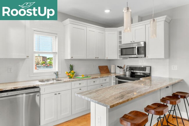 Furnished Bedroom with Private Bath in East Boston - Furnished Bedroom with Private Bath in East Boston Apartment