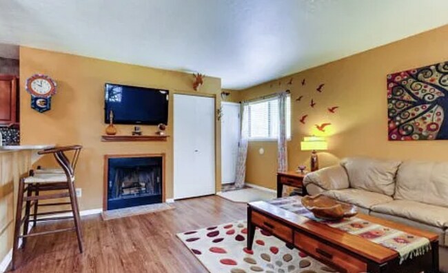 Foto del edificio - Beautiful 2 Bed 2 Bath in the heart of Bou...