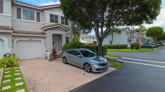 Foto del edificio - 5662 NW 112th Ct