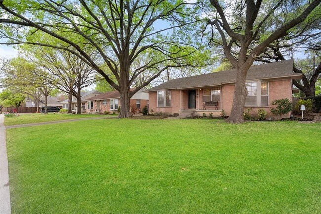 Building Photo - 738 James Dr