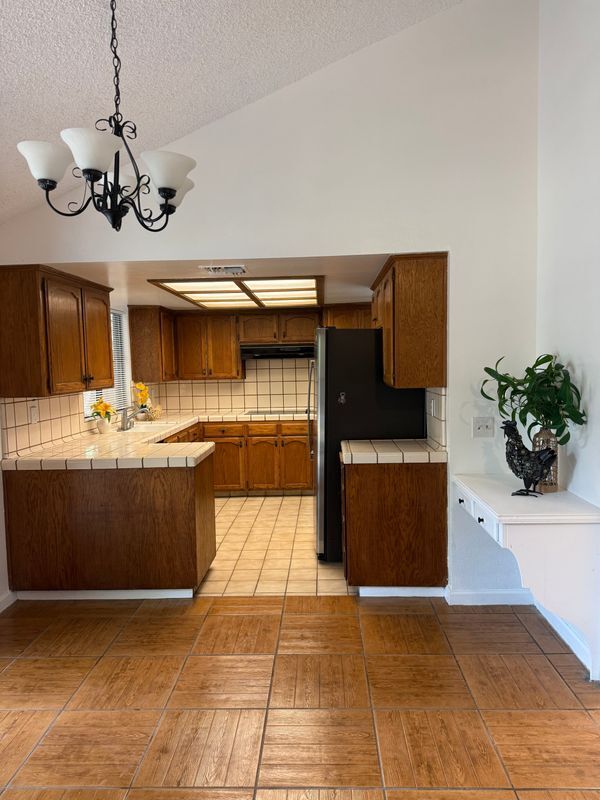 Foto del edificio - 2704 Pinewood Dr