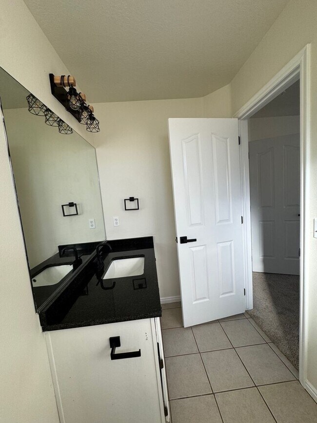 Building Photo - Ranch Rambler in Enoch