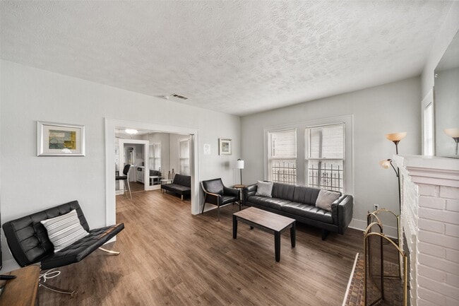 Foto del edificio - 2510 Rosewood St