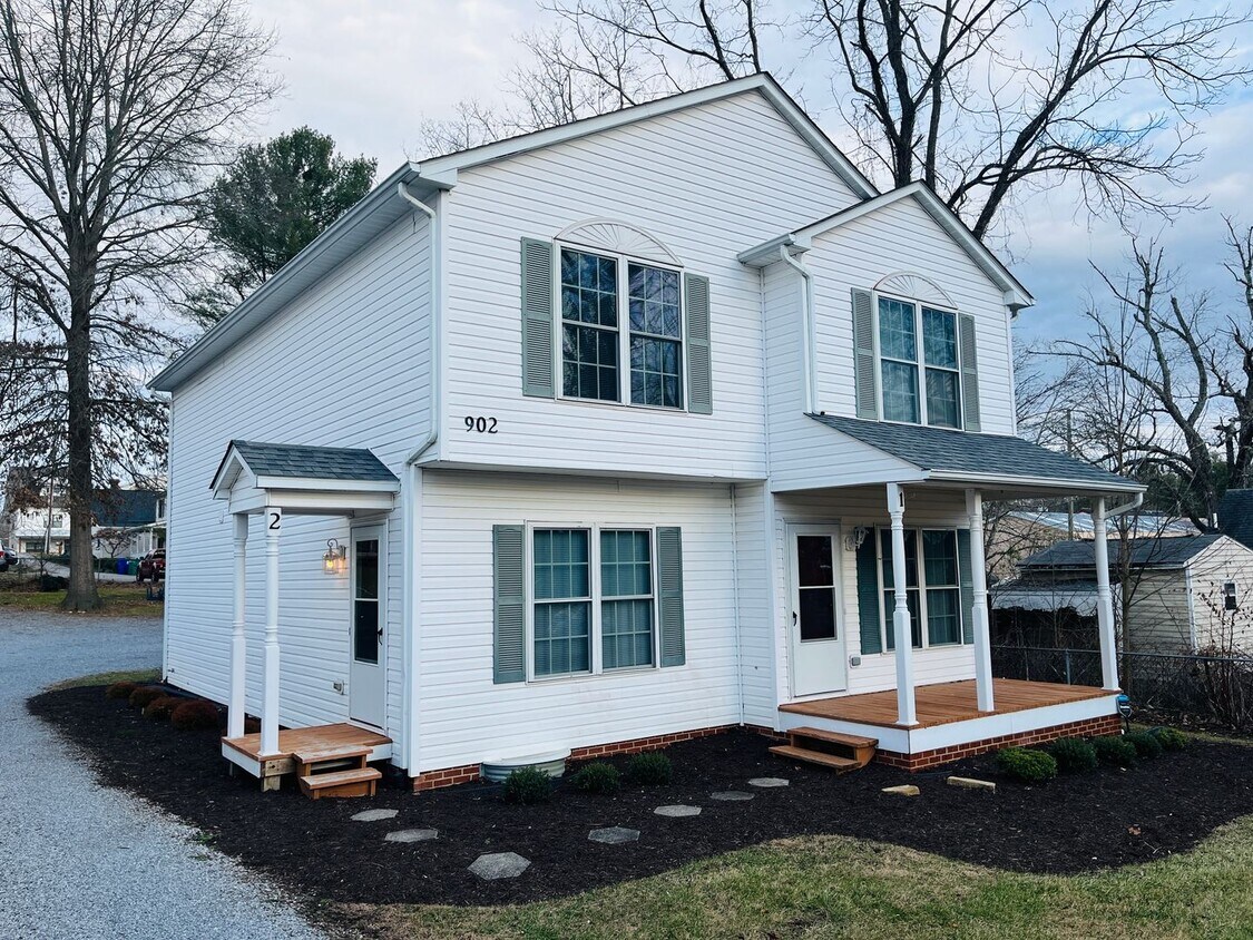 Foto principal - 2 Bedroom 2.5 Bathroom Townhouse