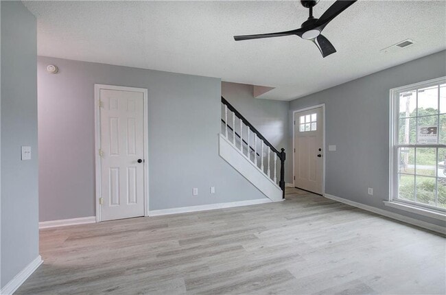 Building Photo - 128 Evergreen Trail SE
