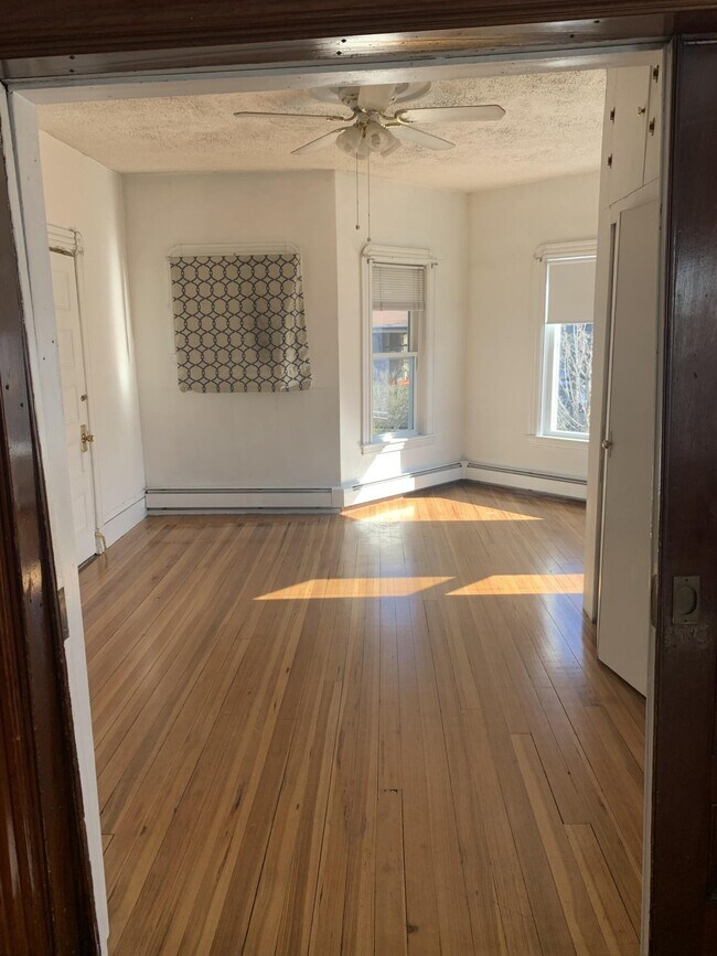 Building Photo - 73 Hall Ave