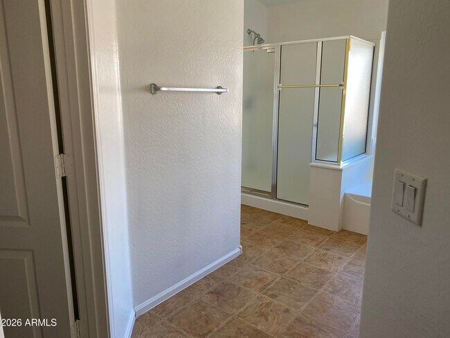 Building Photo - 9124 W Heber Rd