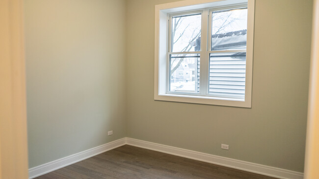Foto del edificio - 4211 W Roscoe St
