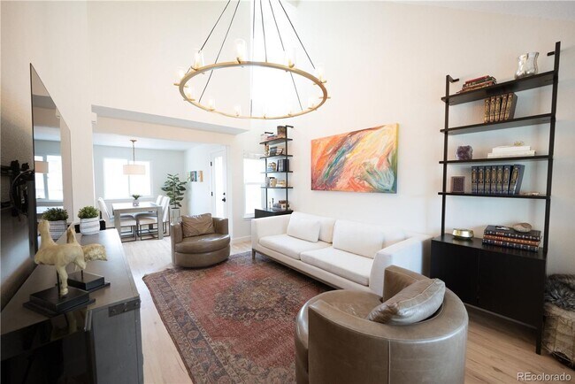 Building Photo - Stunning Littleton 3bed, 3.5 bath Home