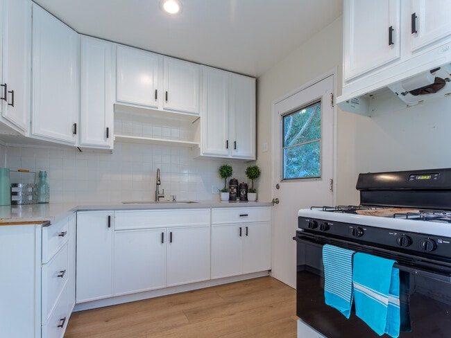 Foto del edificio - 3795 Maplewood Ave