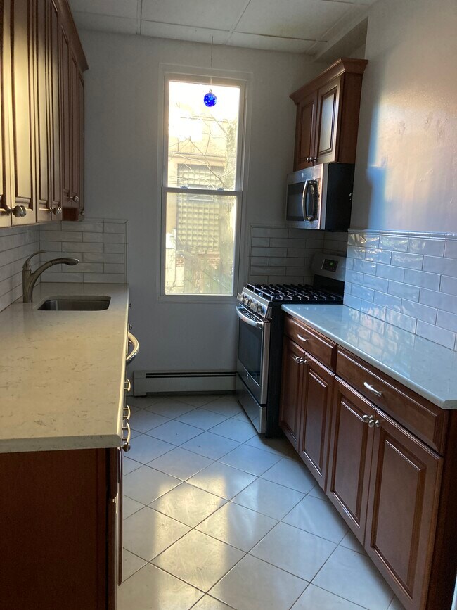 Kitchen - 2147 44th Dr