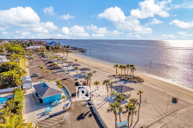 Building Photo - Coastal Townhome with Elevator, Sunset Vie...