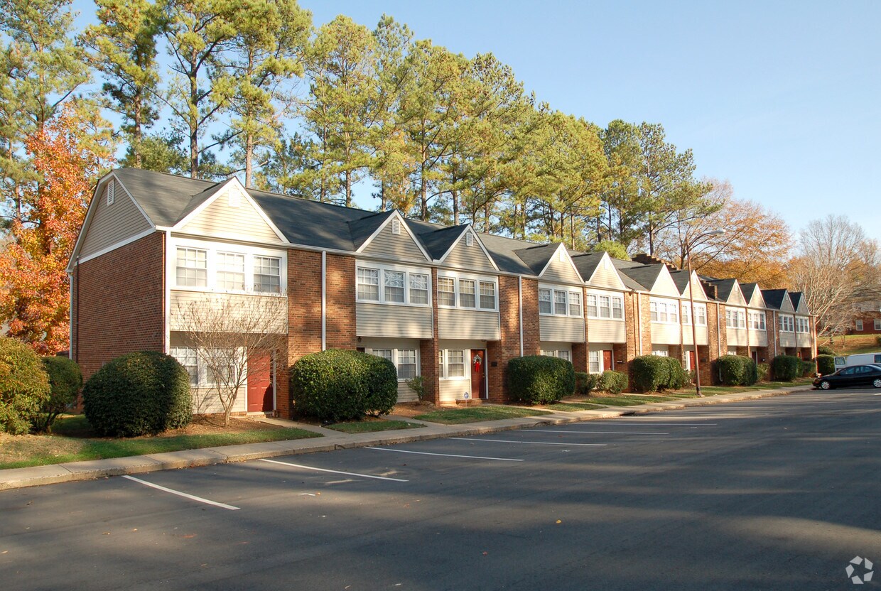 Hawthorne at Commonwealth Apartments in Charlotte, NC