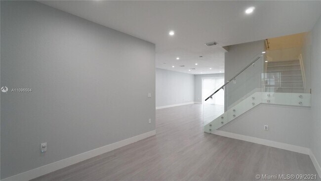 Foto del edificio - 7623 NW 115th Ct