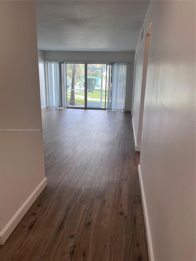 Foto del edificio - 1505 Crescent Cir