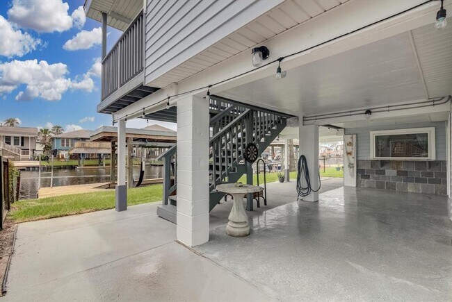 Building Photo - 1099 Redfish St