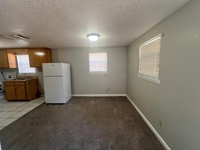 Building Photo - 1614 Lonnie Rd