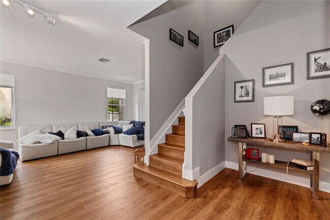 Building Photo - 1095 Chenille Cir
