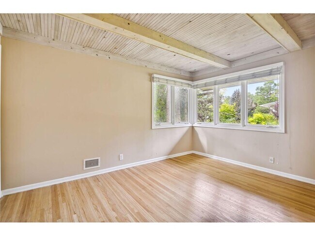Building Photo - 5525 Highwood Dr