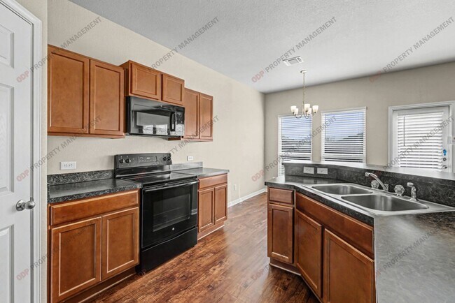 Foto del edificio - 2325 Vicksburg Ln