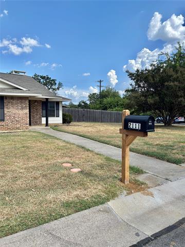 Building Photo - 2111 Wisteria St