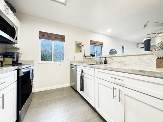 Foto del edificio - Pet Friendly Kailua Townhouse with A/C