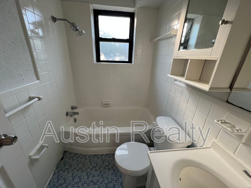 Foto del edificio - 341 Des Peres Ave
