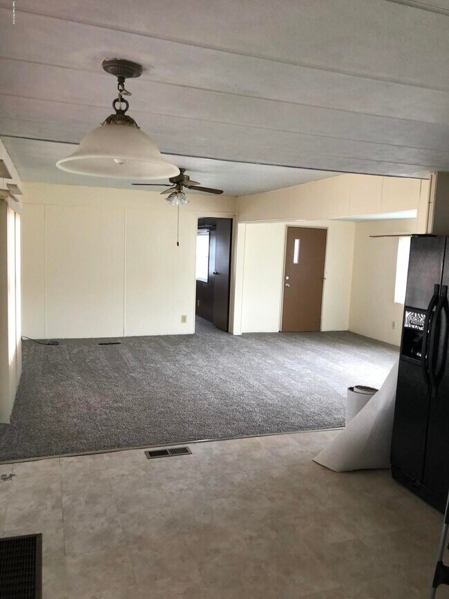 Foto del edificio - 215 Holiday Park Blvd NE