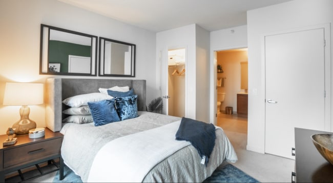 Building Photo - 560 W Kinzie St