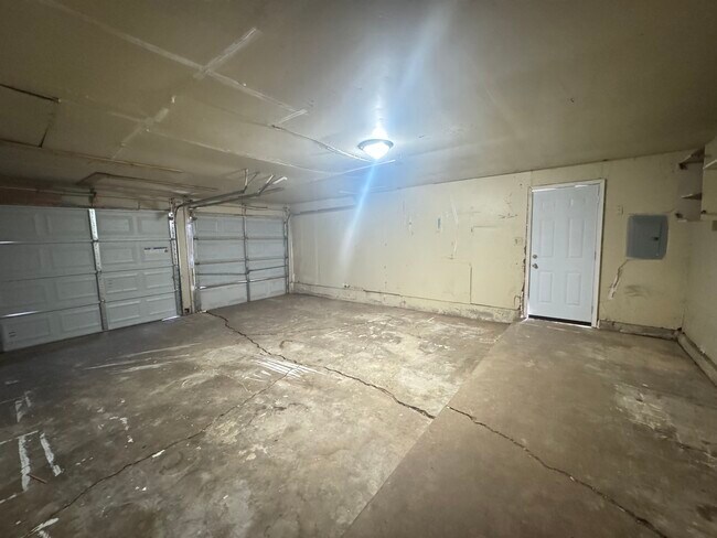 Building Photo - 9111 N Walker Ave