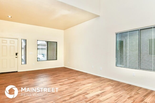 Building Photo - 1648 W Osasuna Dr