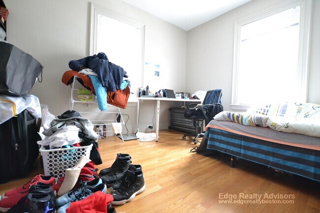 Foto del edificio - 25 Glenville Ave