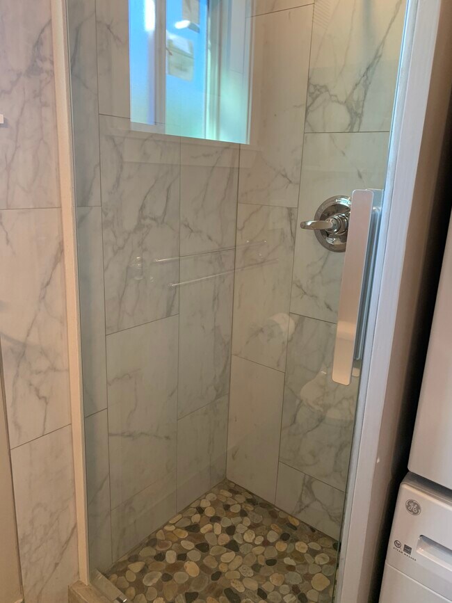 Foto del edificio - 444 Madison Dr