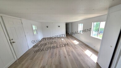 Building Photo - 1807-1821 Canary Ave